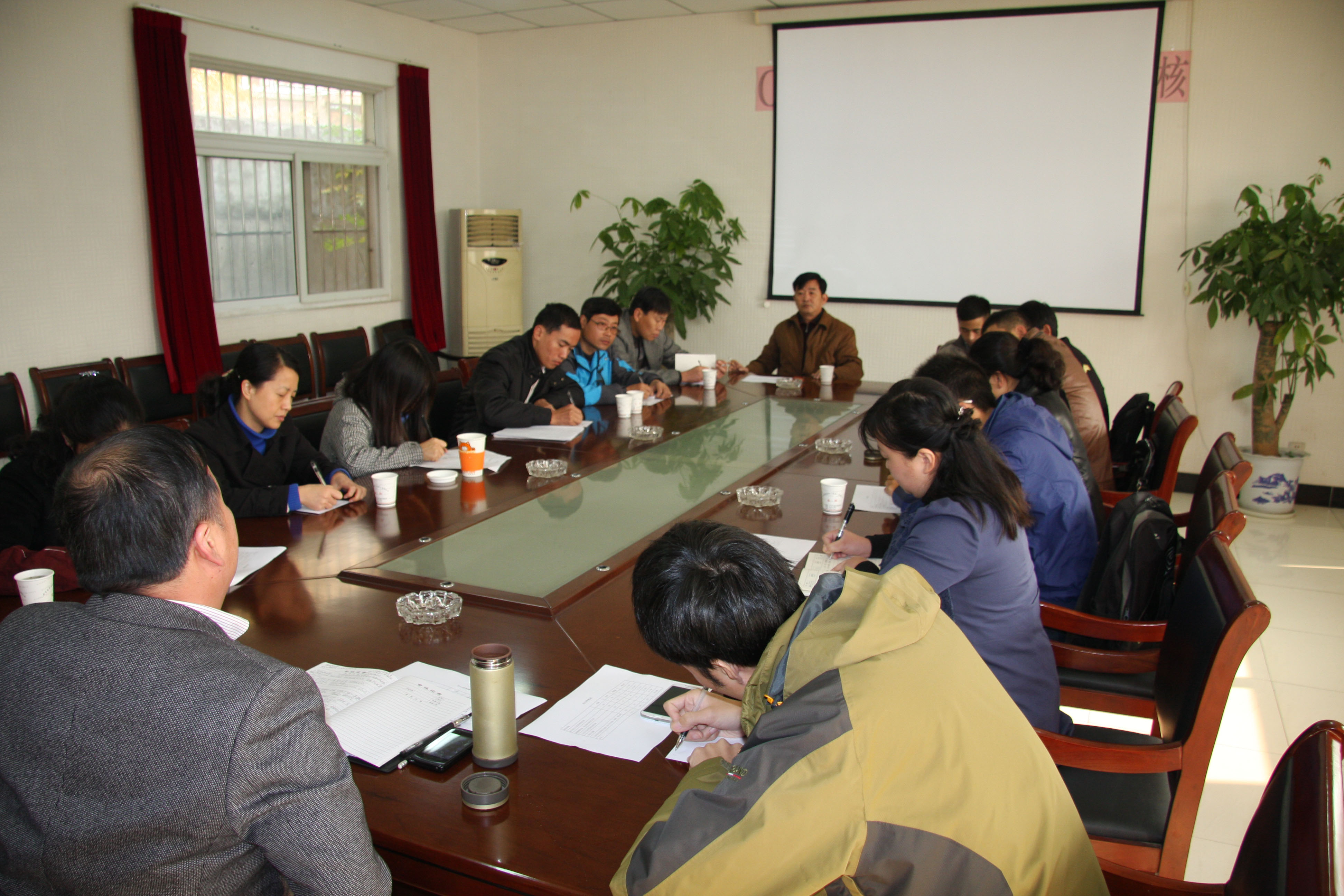 金固集團召開關(guān)于加強施工現(xiàn)場材料管理討論會